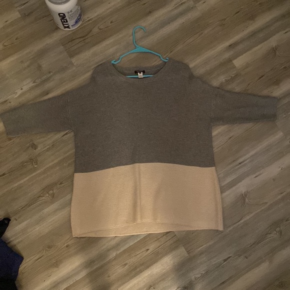 Gray / cream sweater - S/M - Picture 3 of 3